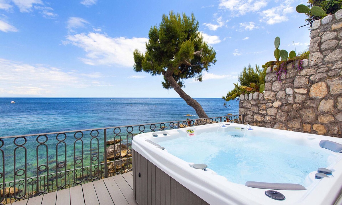 Marina del Cantone House | AMORE RENTALS - Casa Giovanna B - Nerano apartment with hot tub and direct sea access