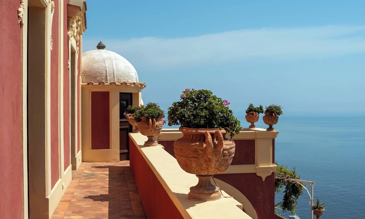 Montepertuso Villa | AMORE RENTALS - Palazzo Santa Croce with heated Pool, Sea View, Breakfast