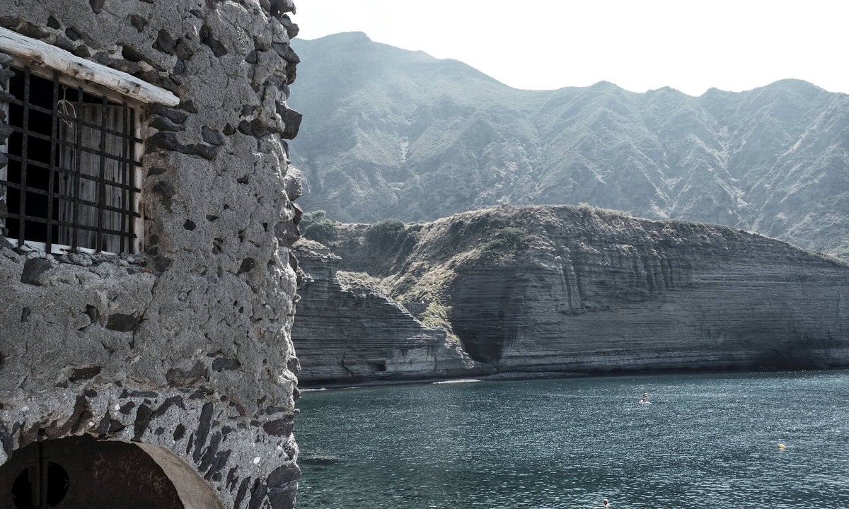 Leni Villa | Ancient Aeolian Palace with sea view