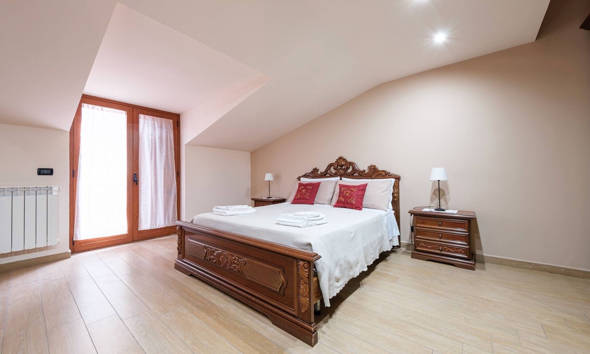 Francavilla di Sicilia Apartment | Apartment 'Alkantara' with Private Terrace, Balcony and Air Conditioning