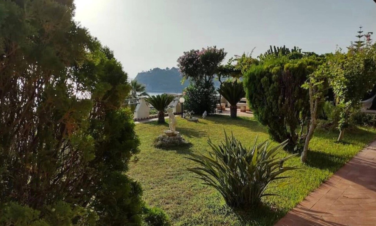 Santa Maria Apartment | Apartment 'Appartamento Incantevole In Villa' with Sea View, Wi-Fi and Air Conditioning