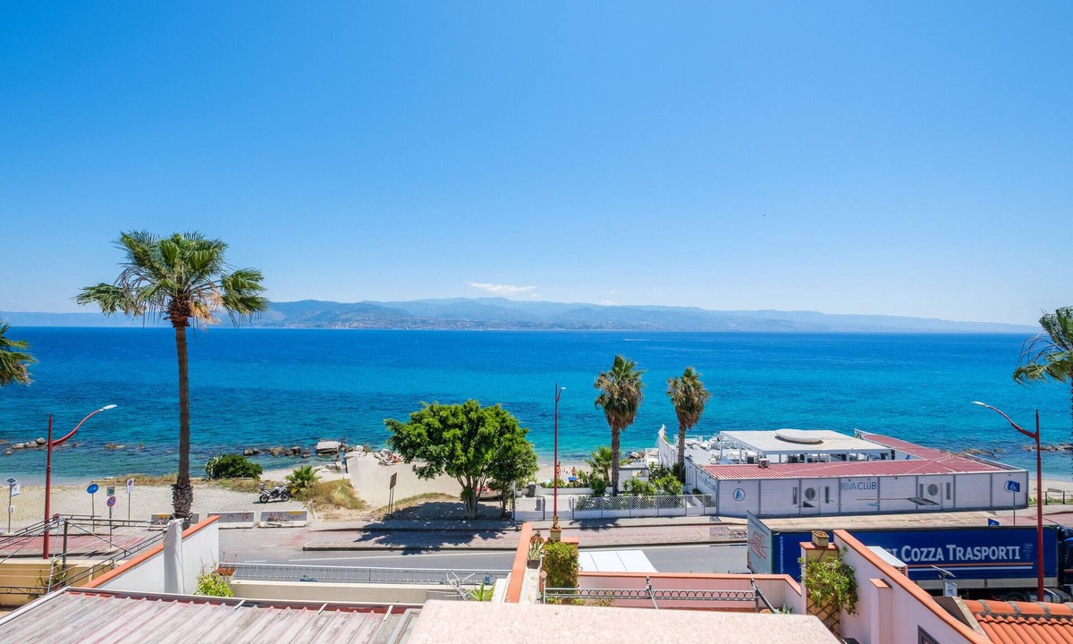 Province of Messina Apartment | Apartment 'Blue Eden Strait' with Sea View, Wi-Fi and Air Conditioning