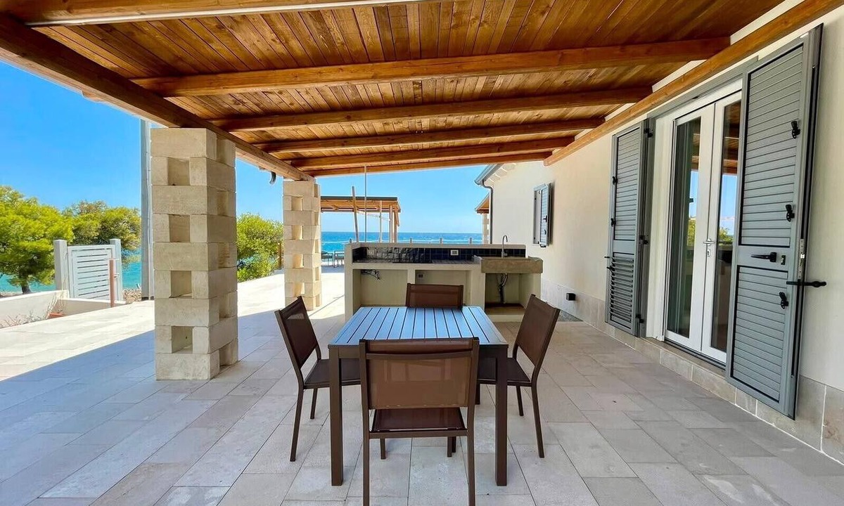 Roseto Capo Spulico Apartment | Apartment 'Cala Galatea 3' with Sea View, Private Terrace and Wi-Fi