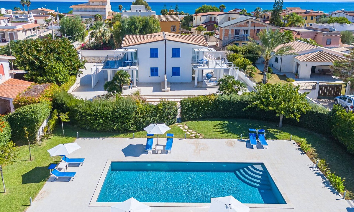 Reitani Apartment | Apartment 'Cecilia Pool View' with Shared Pool, Wi-Fi and Air Conditioning