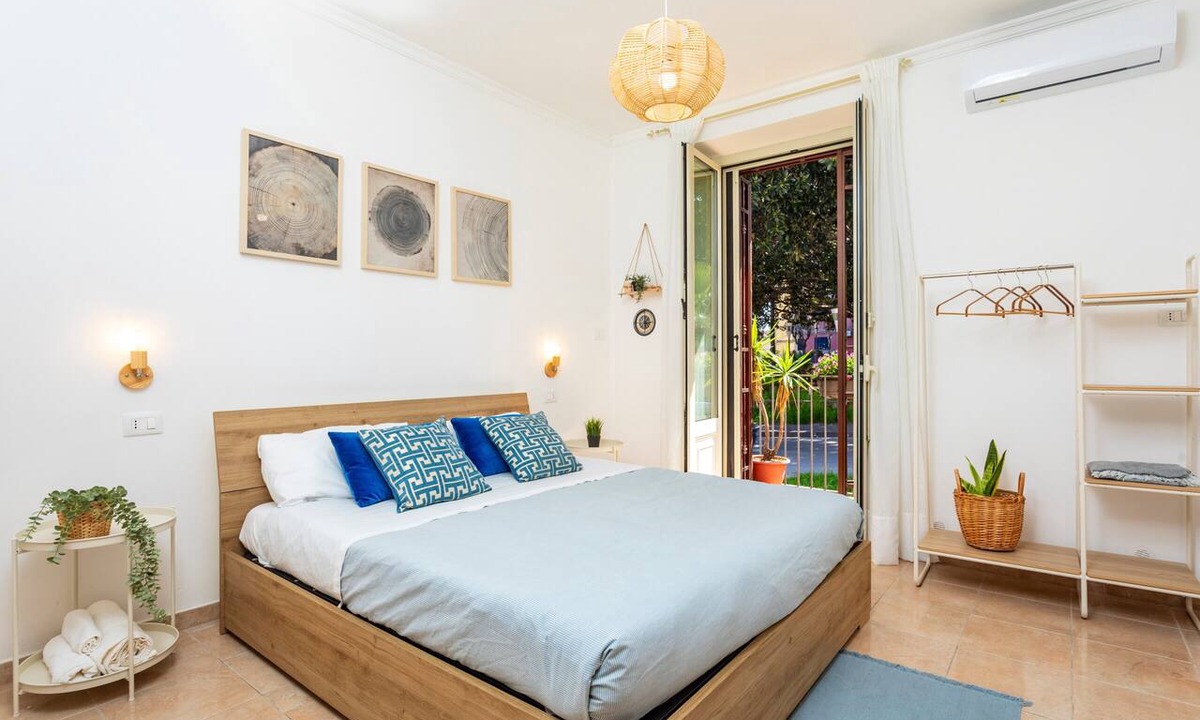 Acireale Apartment | Apartment 'Civico 1 - Acireale' with Balcony and Air Conditioning