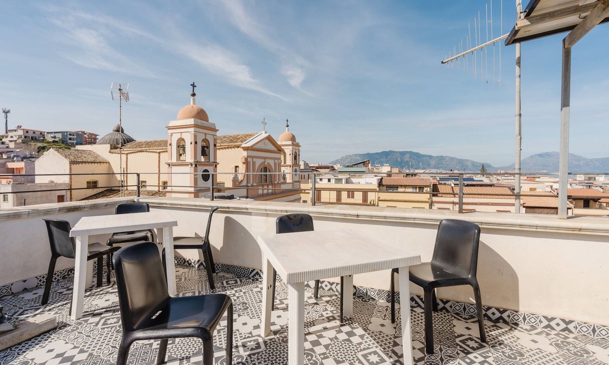 Balestrate Apartment | Apartment 'Disiu Case Vacanza - Balestrate' with Shared Terrace, Wi-Fi and Air Conditioning
