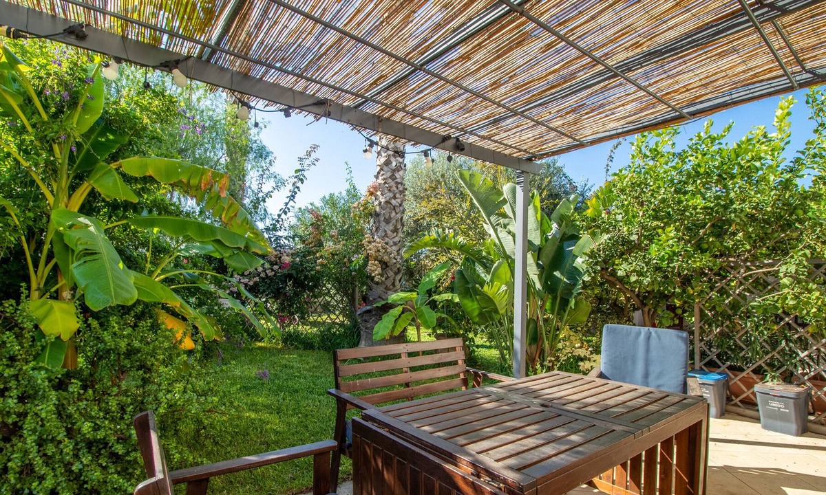 Donnalucata Apartment | Apartment 'Ficomoro Residence' with swimming pool, garden, A/C and Wi-Fi