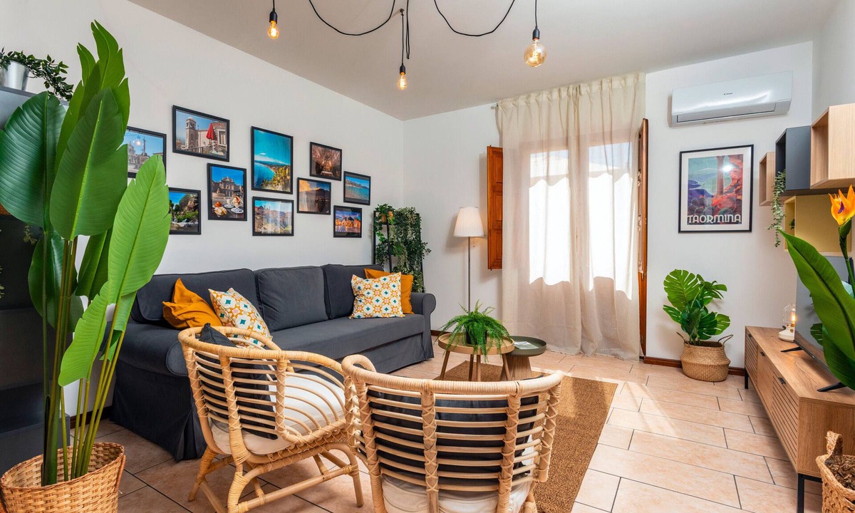 Coste Apartment | Apartment 'Home Centrum 1' with Sea View, Wi-Fi and Air Conditioning