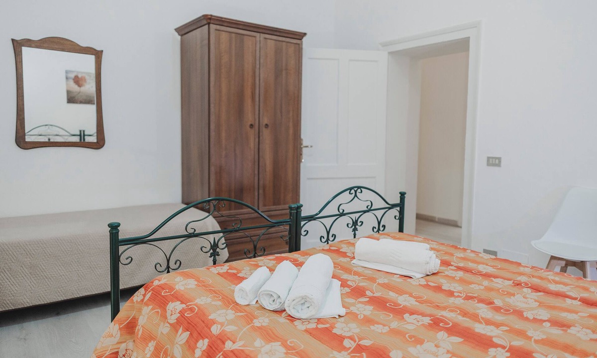 Cefalu Apartment | Apartment in garden a few steps from the sea from the historic centre