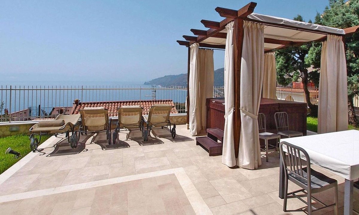 Taormina Apartment | Apartment in Taormina with jacuzzi