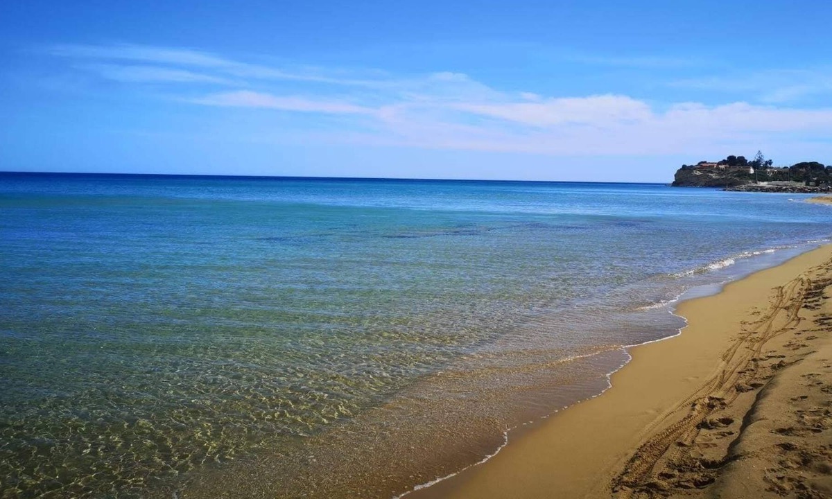 Gallina Apartment | Apartment in villa a stone's throw from the sea Up