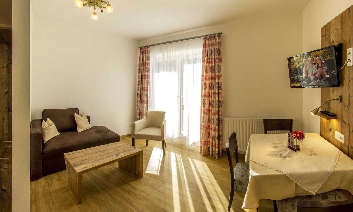 Nesselwaengle Apartment | Apartment Krinnenspitze 1 - Apartments and Pension Mariandl