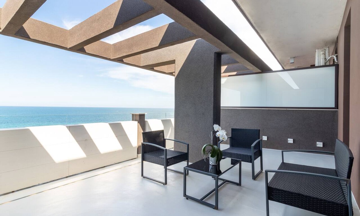 Municipio 1 Apartment | Apartment 'La Dimora Sul Mare' with Sea View, Wi-Fi and Air Conditioning