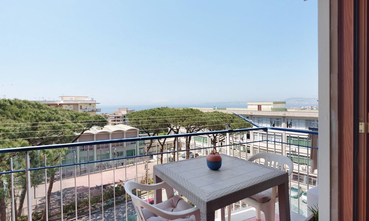 Torre del Greco Apartment | Apartment 'Le Stelle Di Zia Pina' with Sea View, Wi-Fi and Air Conditioning