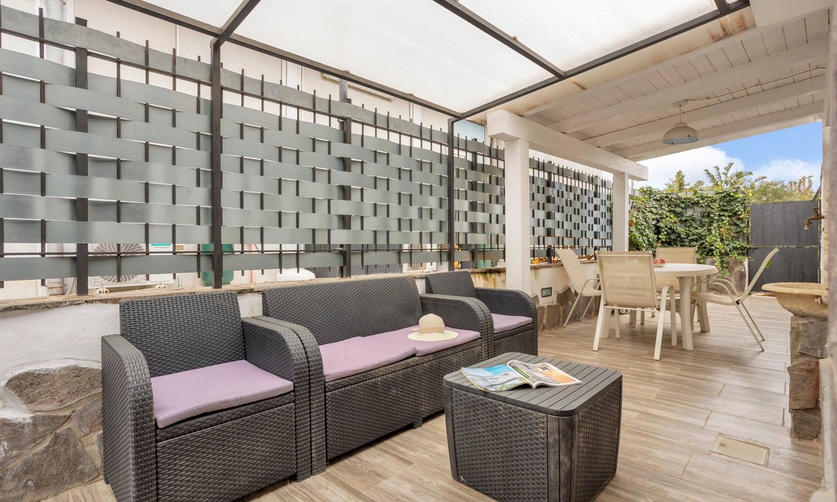 Pozzillo Apartment | Apartment "Letizia House" close to the Sea with Garden & Wi-Fi