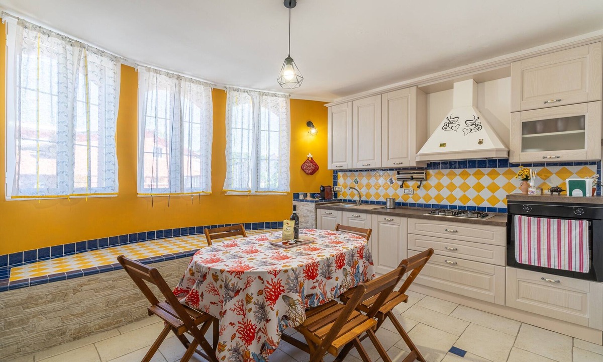 Arenella Apartment | Apartment 'Magnolia' with Pool, Wi-Fi and Air Conditioning