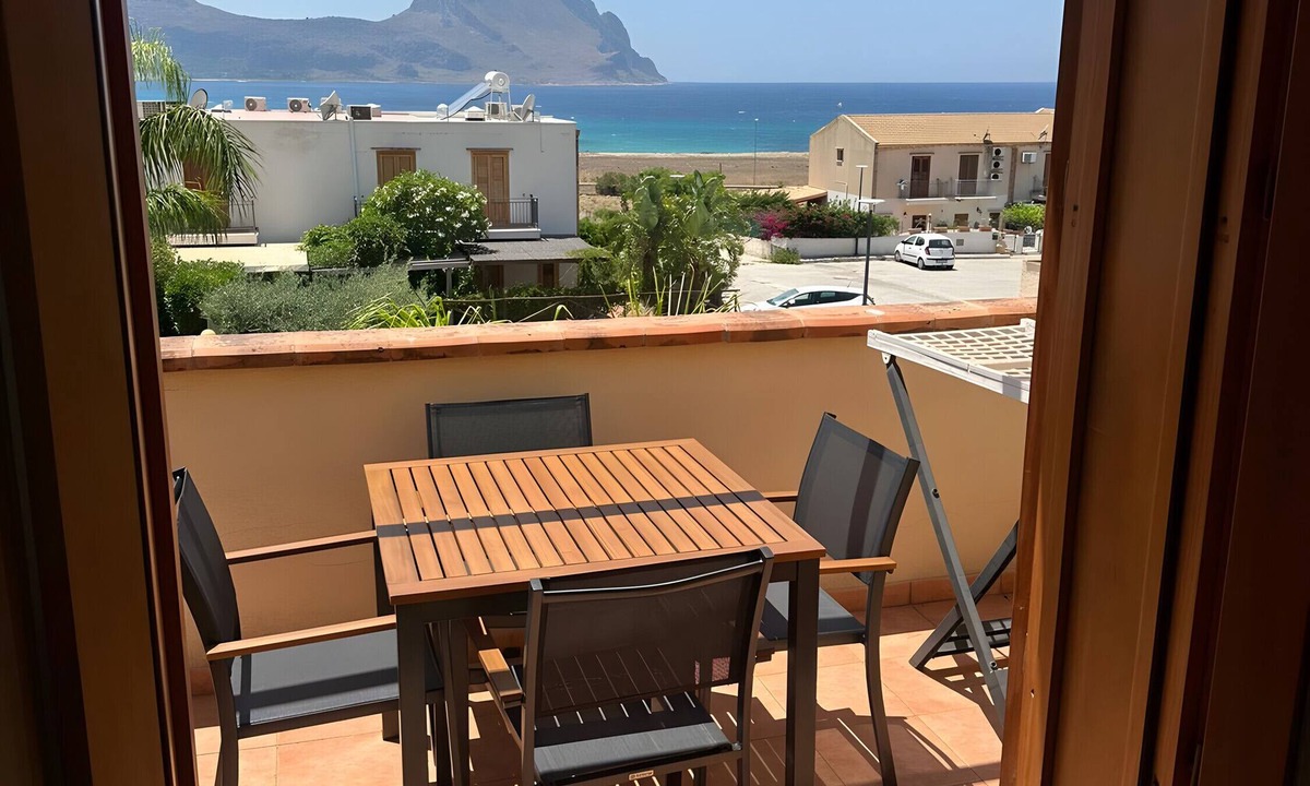 Macari Apartment | Apartment 'Makari' with Sea View, Wi-Fi and Air Conditioning