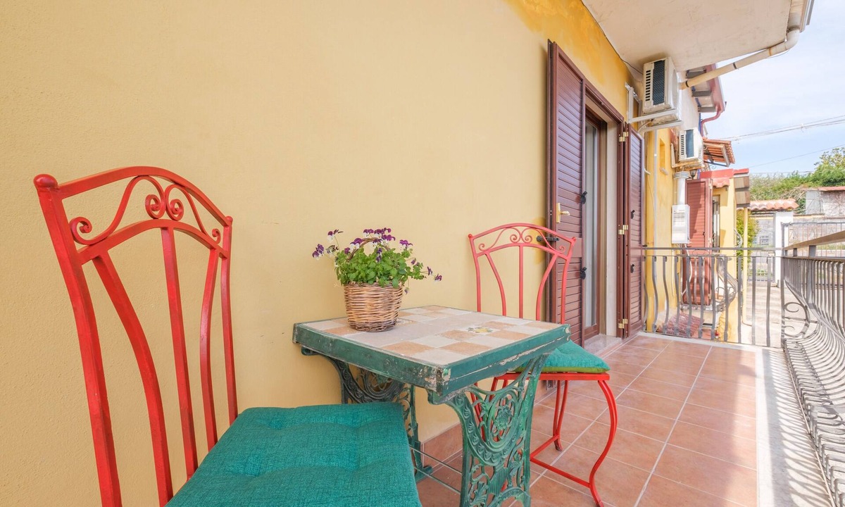 Chianchitta-Trappitello Apartment | Apartment 'Medusa' with Balcony, Wi-Fi and Air Conditioning