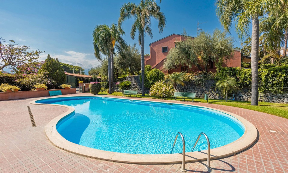 Recanati Apartment | Apartment 'Oleandri Beach Resort' with Sea View, Shared Pool and Air Conditioning