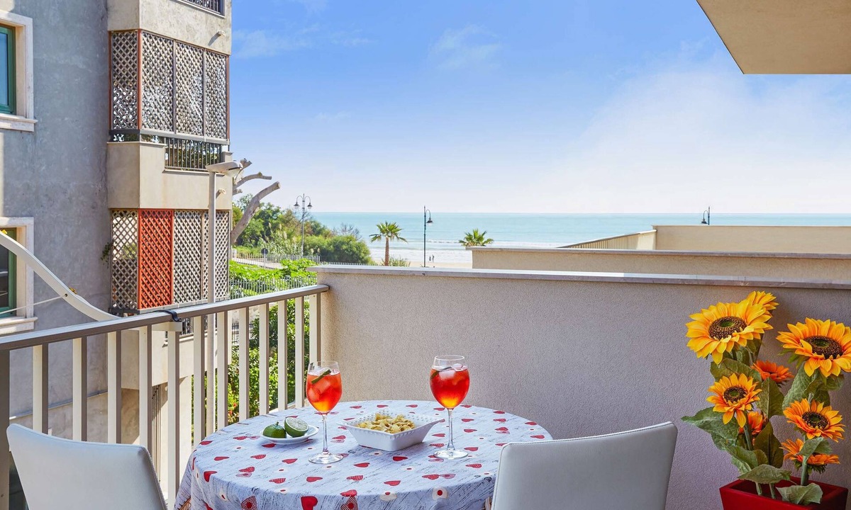 Pozzallo Apartment | Apartment "Pegaso House" with Sea View, Wi-Fi & Terrace