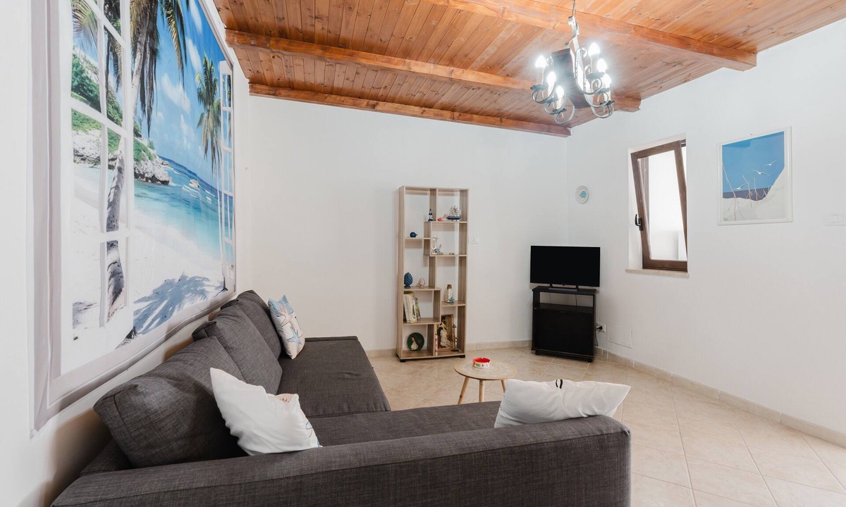 Trappeto Apartment | Apartment 'Perla Marina Primo Piano' with Balcony, Wi-Fi and Air Conditioning