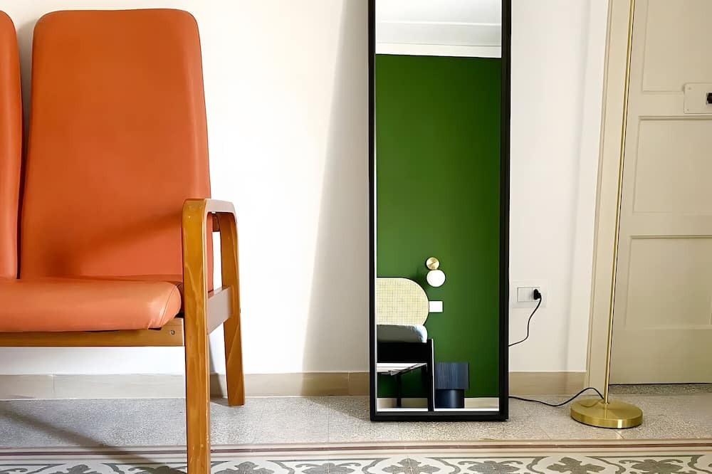 Santa Lucia Apartment | Apartment 'Petros' with Balcony, Wi-Fi and Air Conditioning