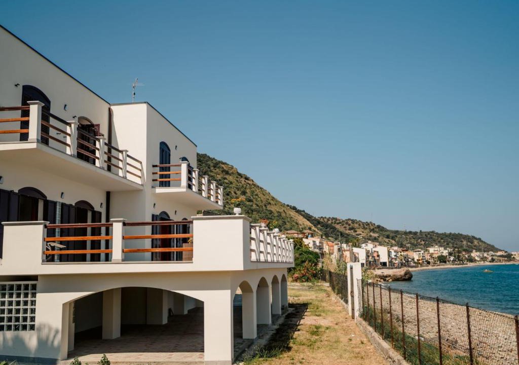 Marina di Caronia Apartment | Apartment Pinta by Interhome