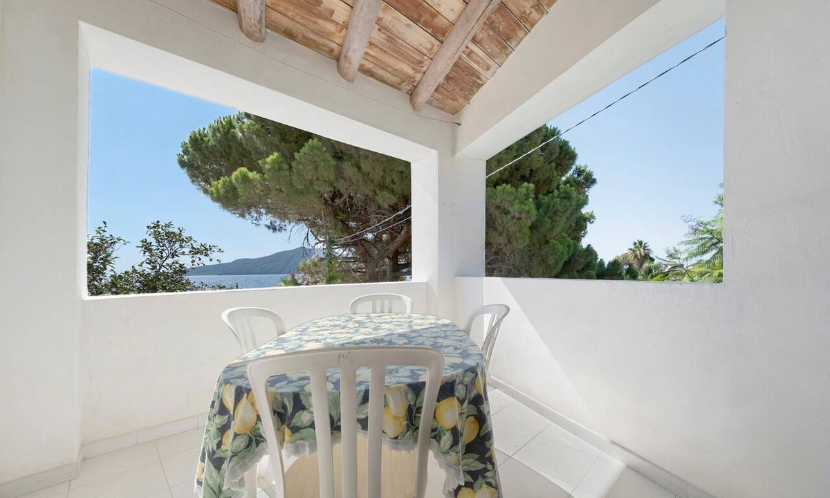 Lingua Apartment | Apartment 'Quadara - Sul Rifugio' with Sea View, Private Terrace and Shared Garden