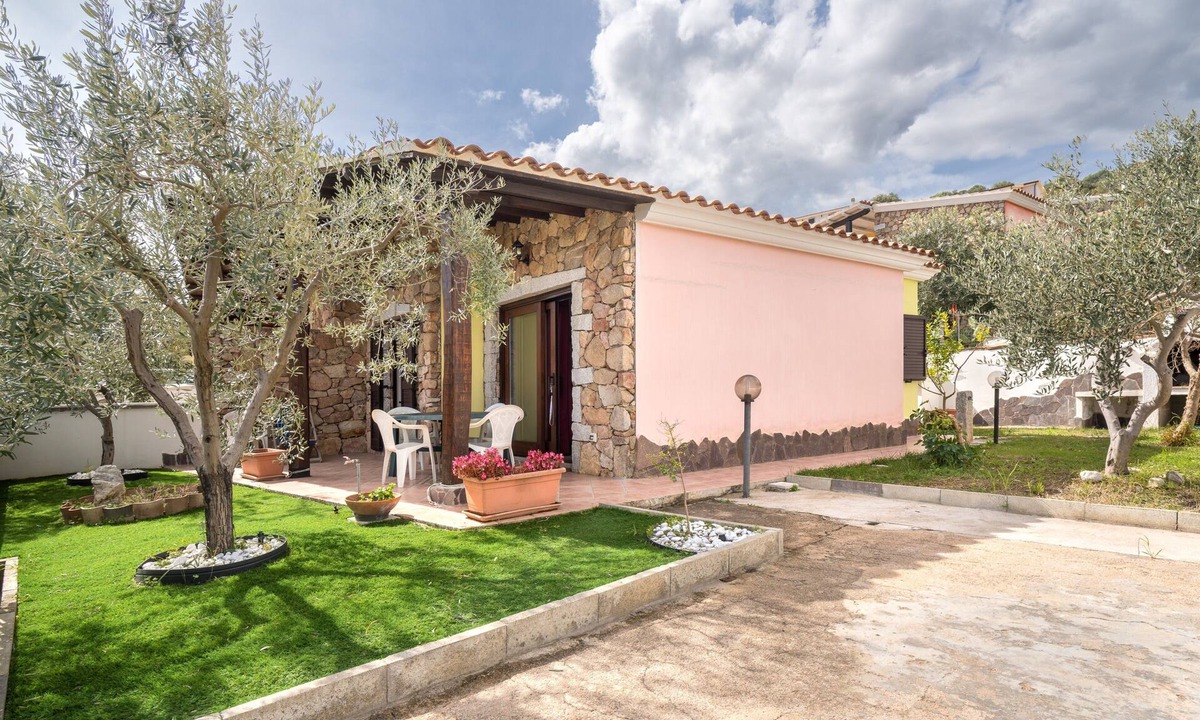 Siniscola Apartment | Apartment 'Rebecca' with Private Terrace and Private Garden