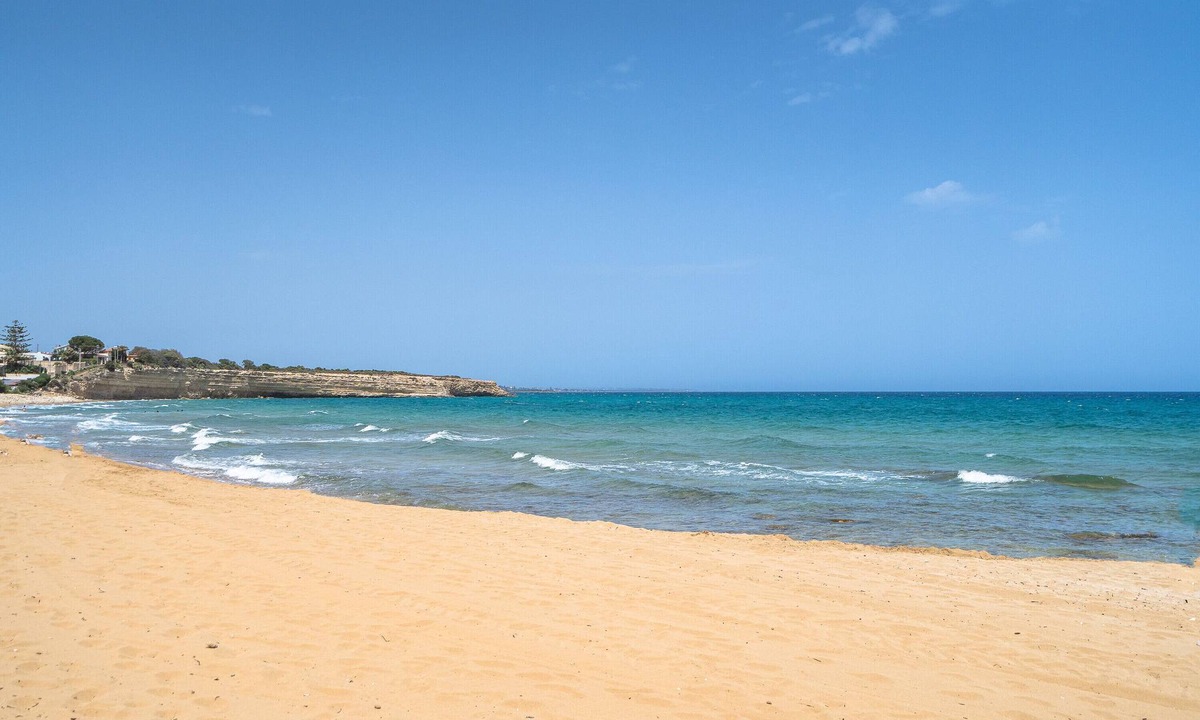 Gallina Apartment | Apartment 'Sabbiadoro Sul Mare' with Private Terrace, Wi-Fi and Air Conditioning