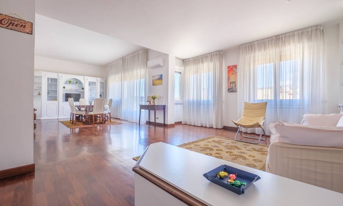 Reggio Calabria Apartment | Apartment 'Treviso 4' with Balcony and Air Conditioning