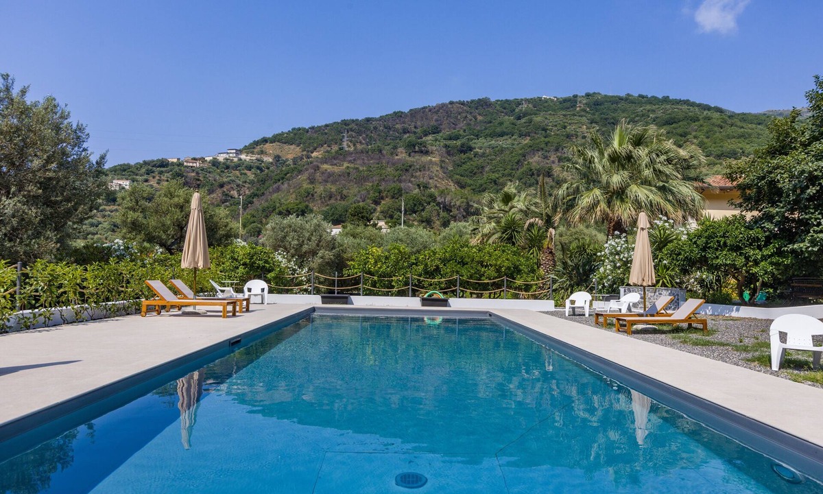 Piraino Apartment | Apartment 'Ulivo' with Mountain View, Wi-Fi and Air Conditioning