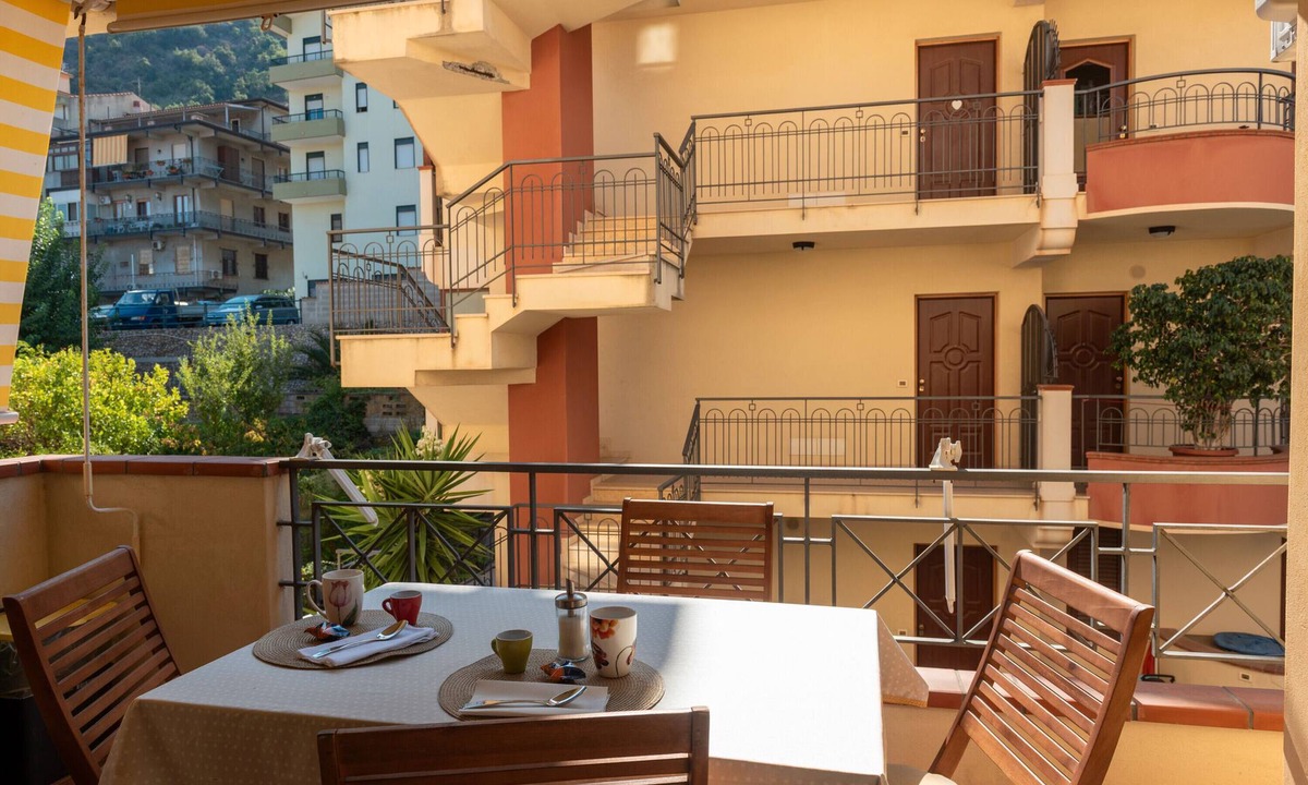 Piraino Apartment | Apartment 'Vacanza Gliaca' with Sea View, Balcony and Air Conditioning