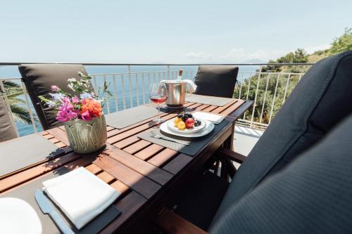 Palermo Apartment | Appartamento in Villa Palme, vista e accesso mare