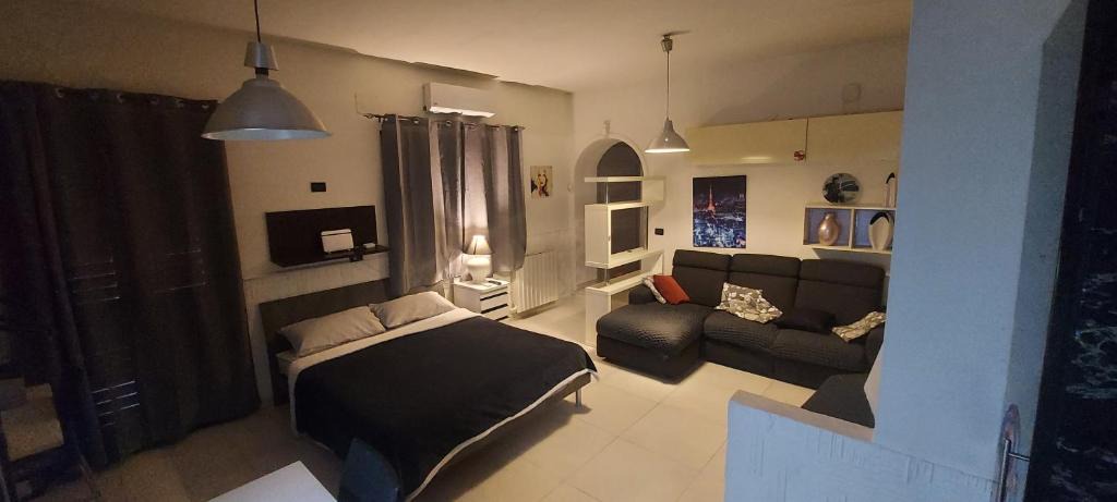 Aci Sant'Antonio House | Appartamento suite deluxe climatiz cucina giardino wifi smart tv amazon prime video inclusi