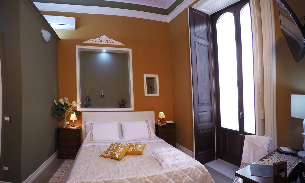Catania City Centre Bed & Breakfast | Art fashion House Luxury Rooms Bellini Room