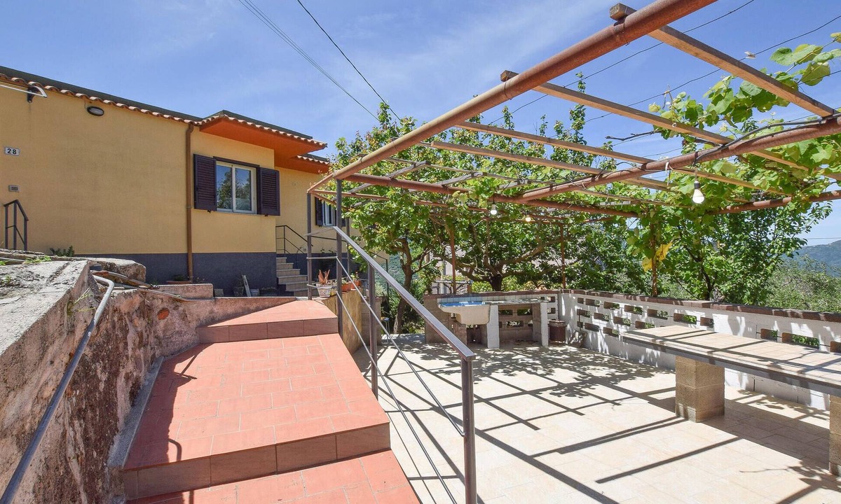 Sinagra House | Awesome home in Sinagra with WiFi