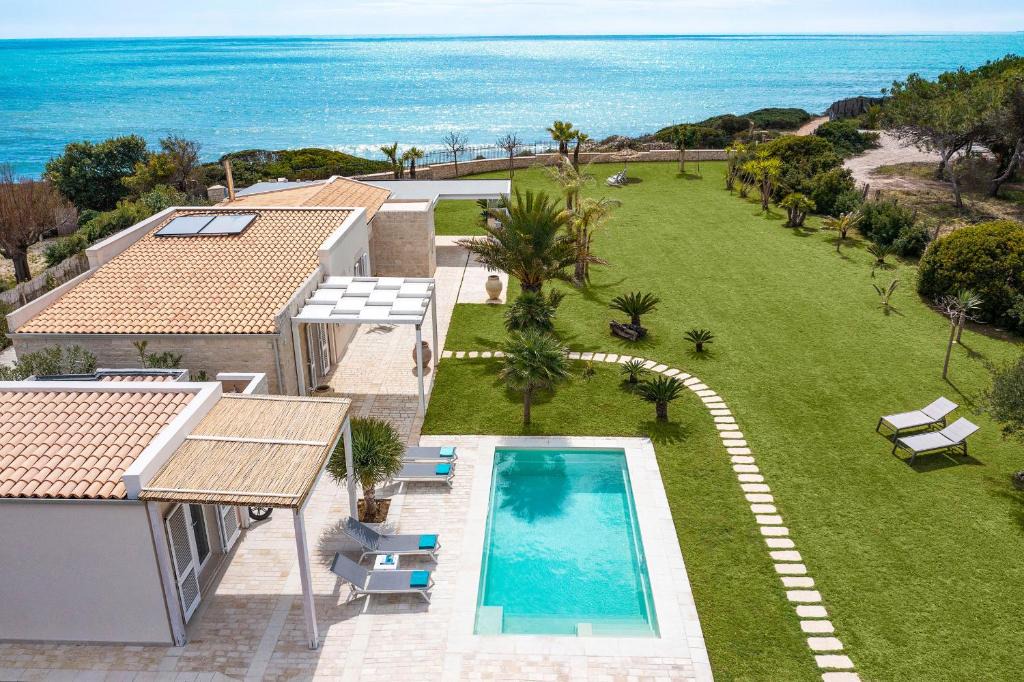 Santa Maria del Focallo Villa | Azulea