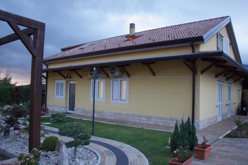 Pignola Hostel | B&B Ostello Villafranca