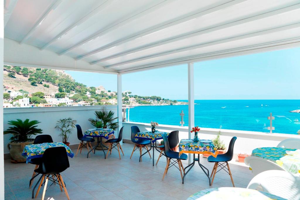 Sferracavallo Bed & Breakfast | B&B Una Terrazza sul Golfo di Sferracavallo