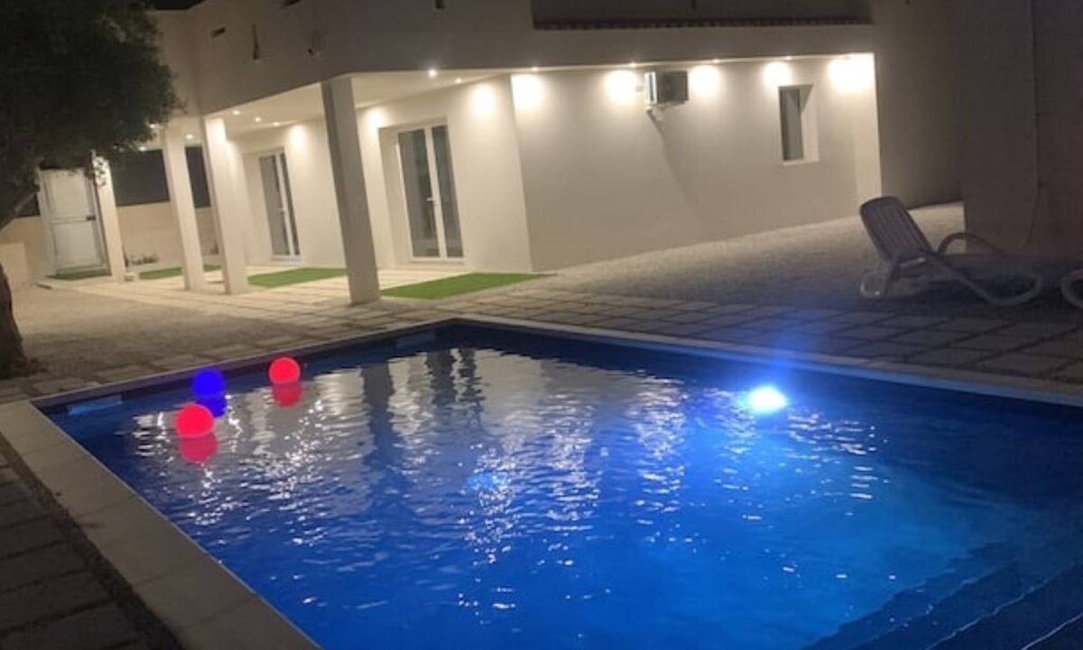 Scoglitti Apartment | Basil apartment in villa with pool, sea, seaside village Scoglitti