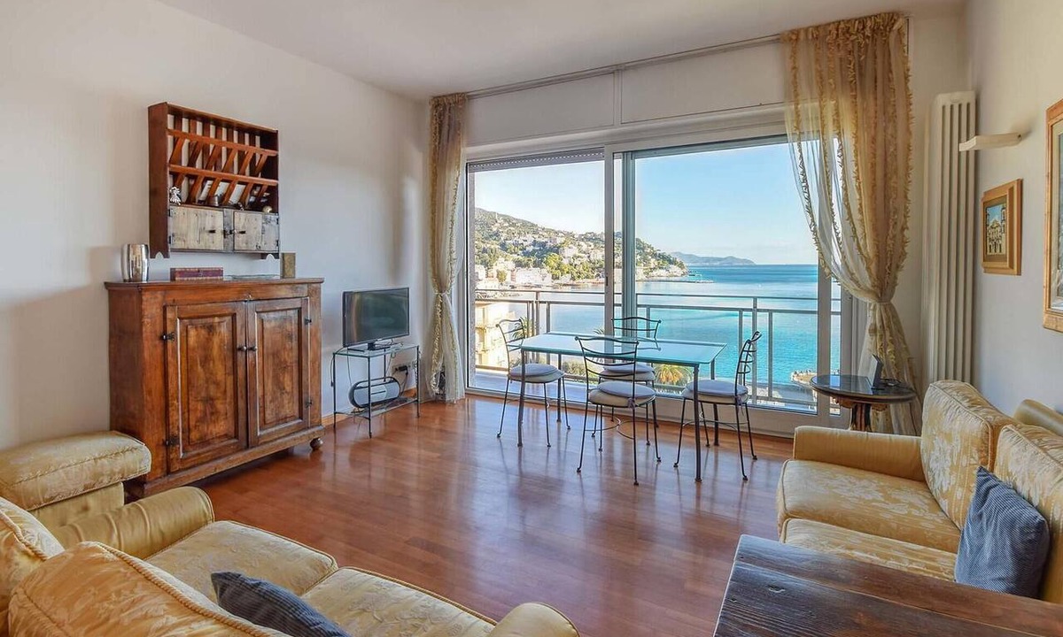 Rapallo Apartment | Beach front apartment in Rapallo with WiFi