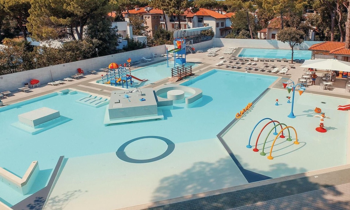 Lido di Spina House | Beach front home in Lido di Spina FE with outdoor swimming pool