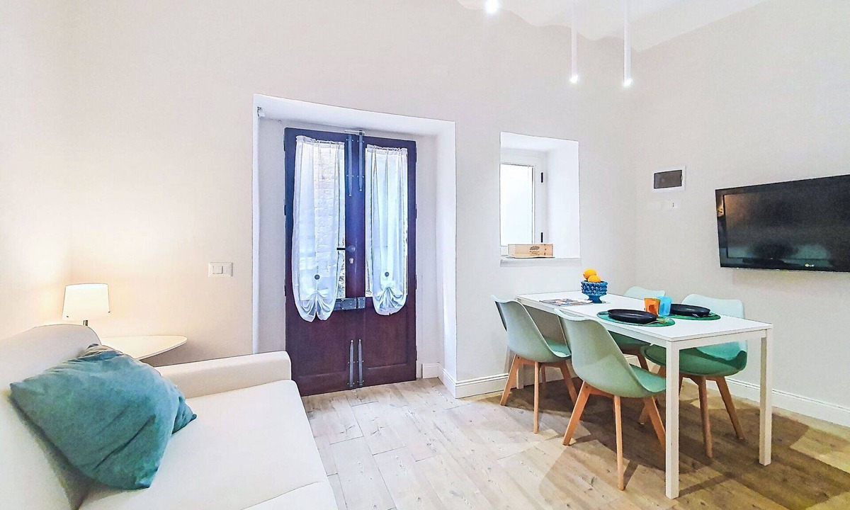 Caronia Apartment | Beautiful apartment for 2 guests with A/C, WIFI, TV and balcony