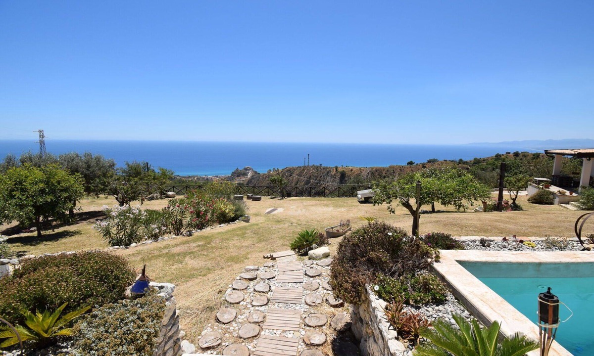Roccella Jonica Villa | Beautiful private villa with A/C, private pool, WIFI, TV, patio, pets allowed and panoramic view
