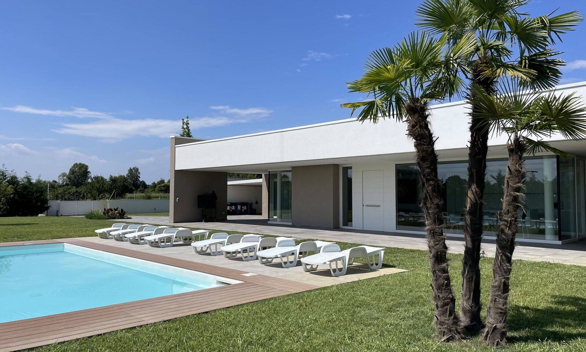 Trambacche di Veggiano Villa | Beautiful private villa for 8 guests with private pool, WIFI, A/C and veranda, close to Padua