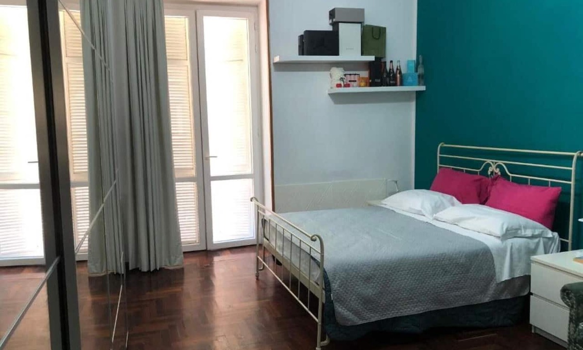 Posillipo Bed & Breakfast | Bed and Breakfast 'Decimo 28' with Balcony, Wi-Fi and Air Conditioning