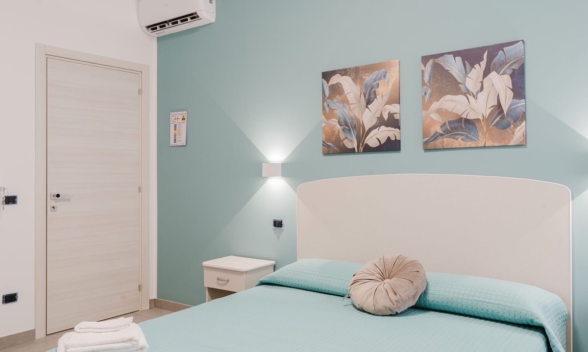 Castelvetrano Apartment | Bed and Breakfast Champagneria "Room 2" with Shared Terrace, Wi-Fi and Air Conditioning