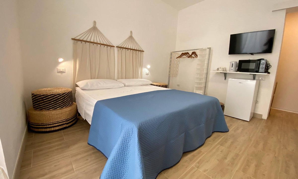 Sant'Isidoro Bed & Breakfast | Bed and Breakfast 'Isid'Oro Rooms - Camera 1' with Balcony, Wi-Fi and Air Conditioning