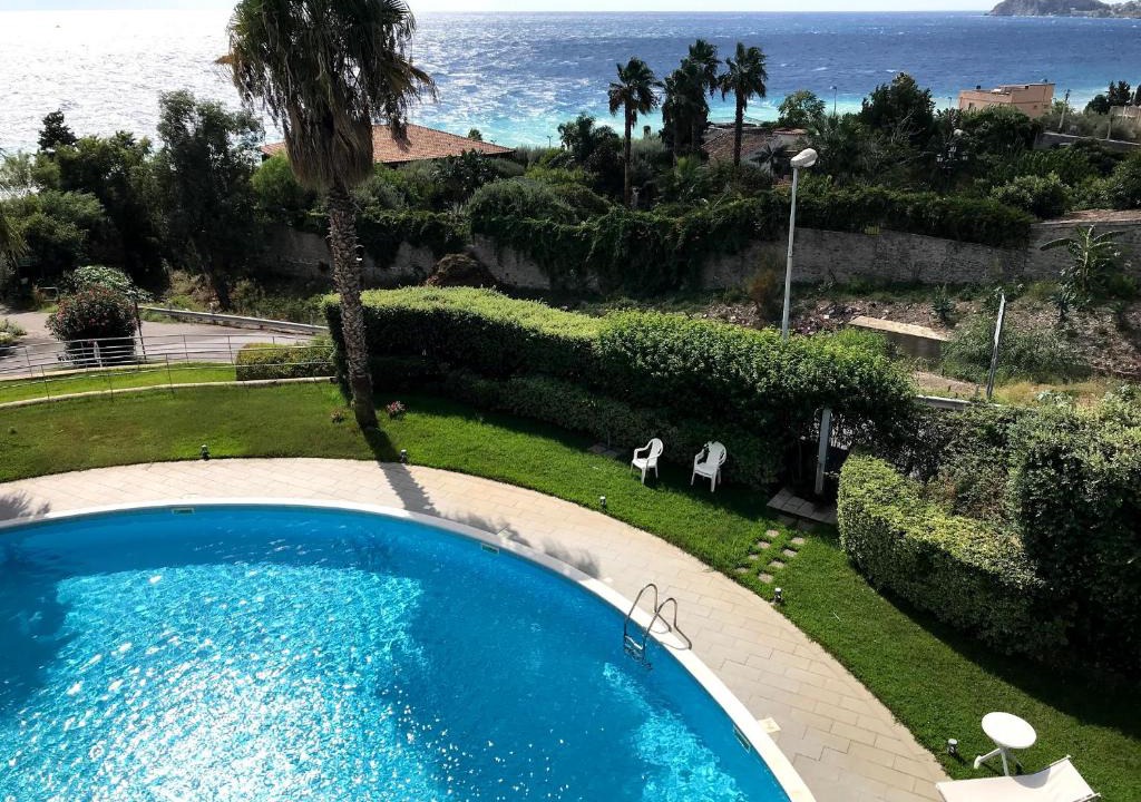 Letojanni Apartment | Belù - Appartamento con piscina vista mare
